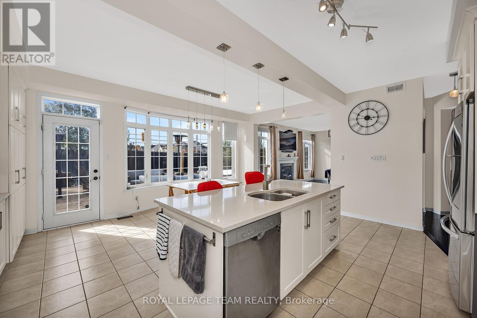 200 KINLOCH COURT - 16
