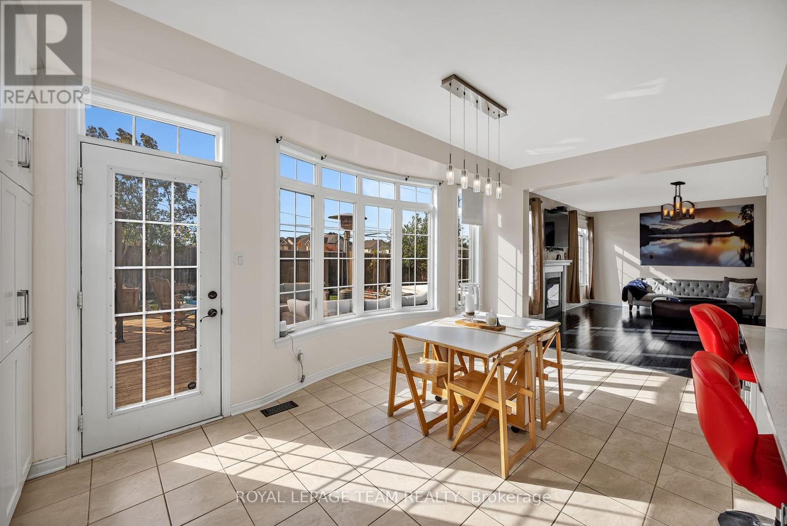 200 KINLOCH COURT - 17