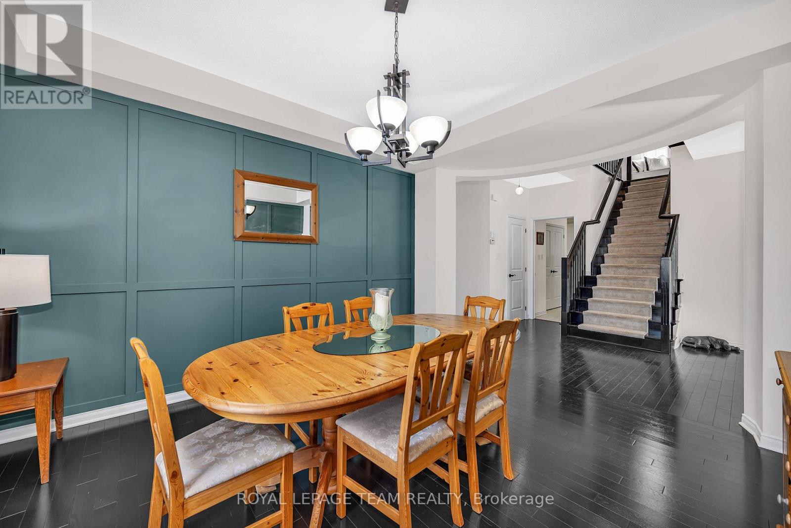 200 KINLOCH COURT - 21