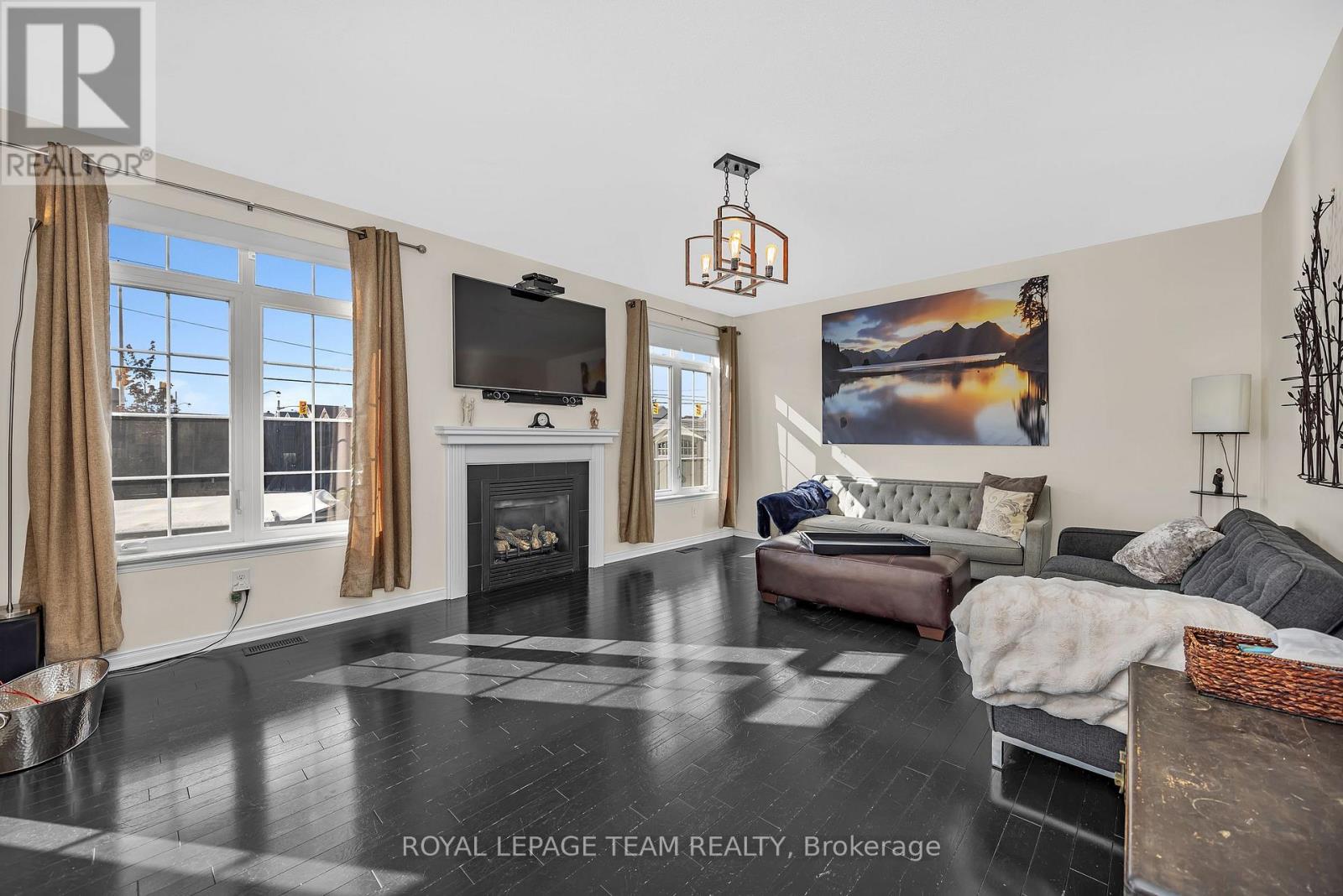 200 KINLOCH COURT - 9