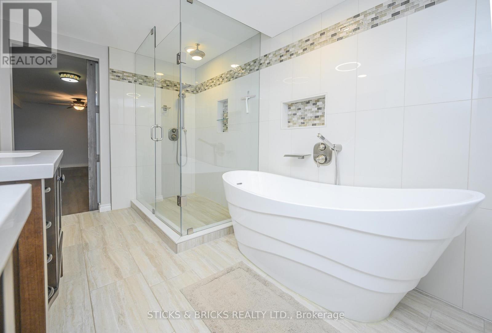 7102 BURBANK CRESCENT - 23