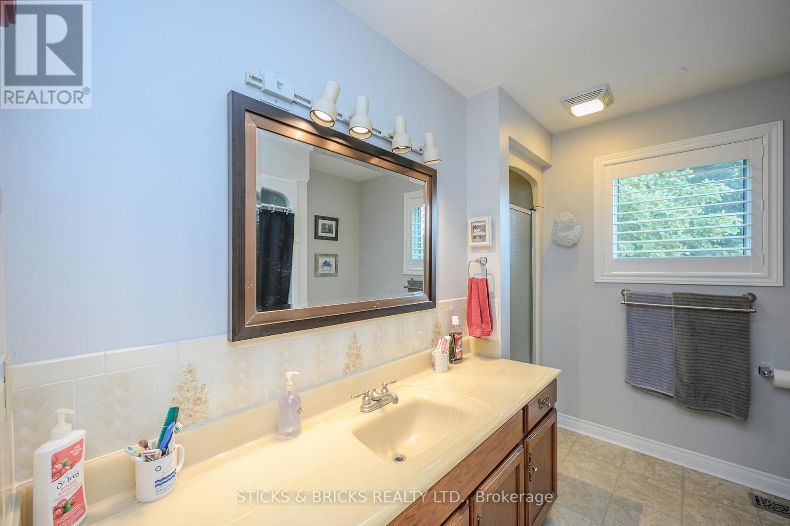 7102 BURBANK CRESCENT - 29