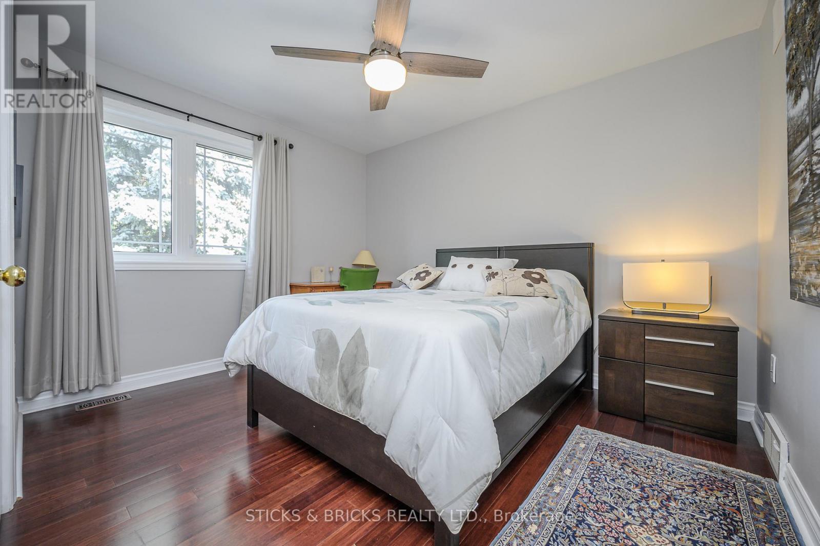 7102 BURBANK CRESCENT - 31