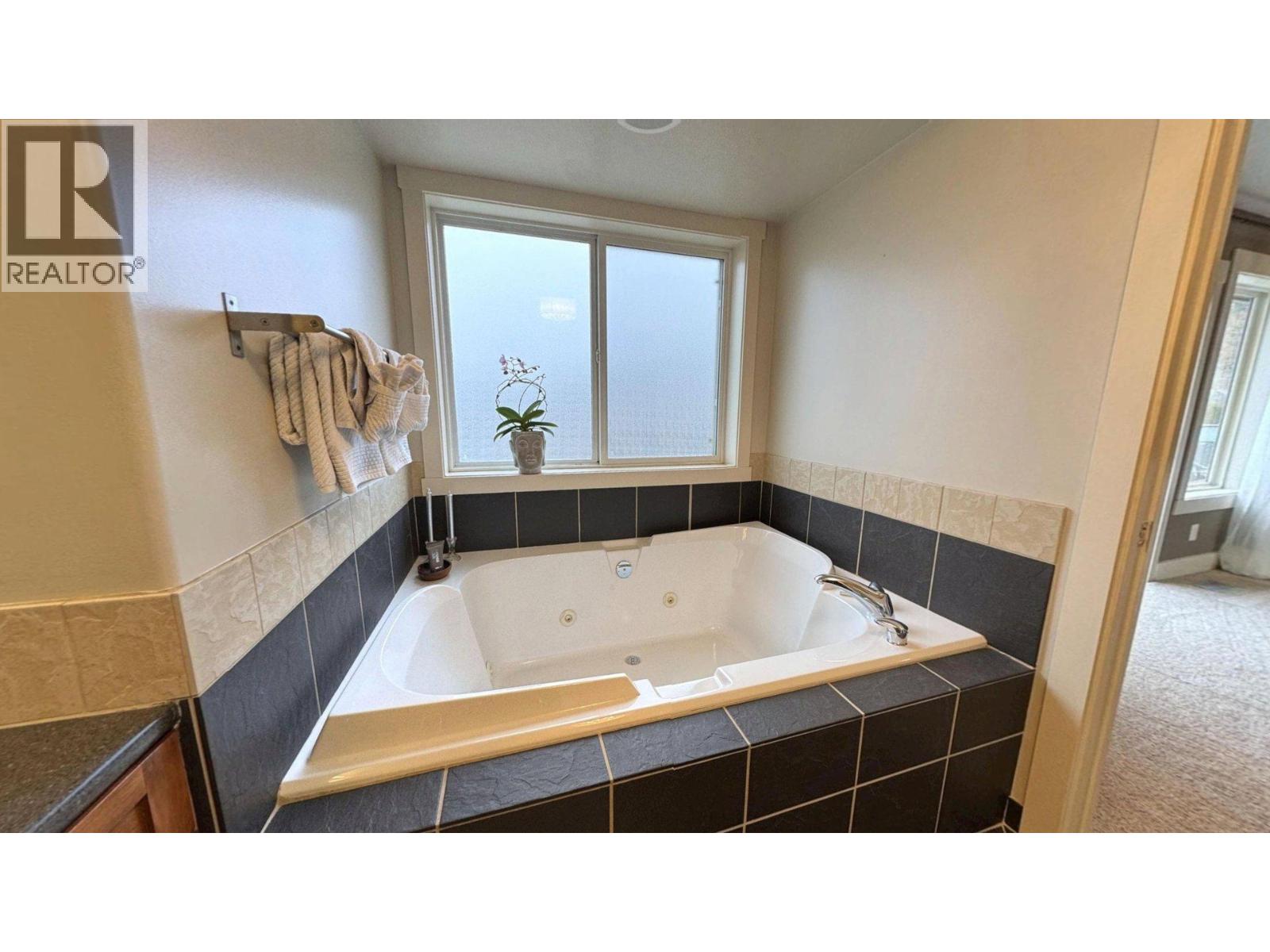  3266 Merlot Court, West Kelowna