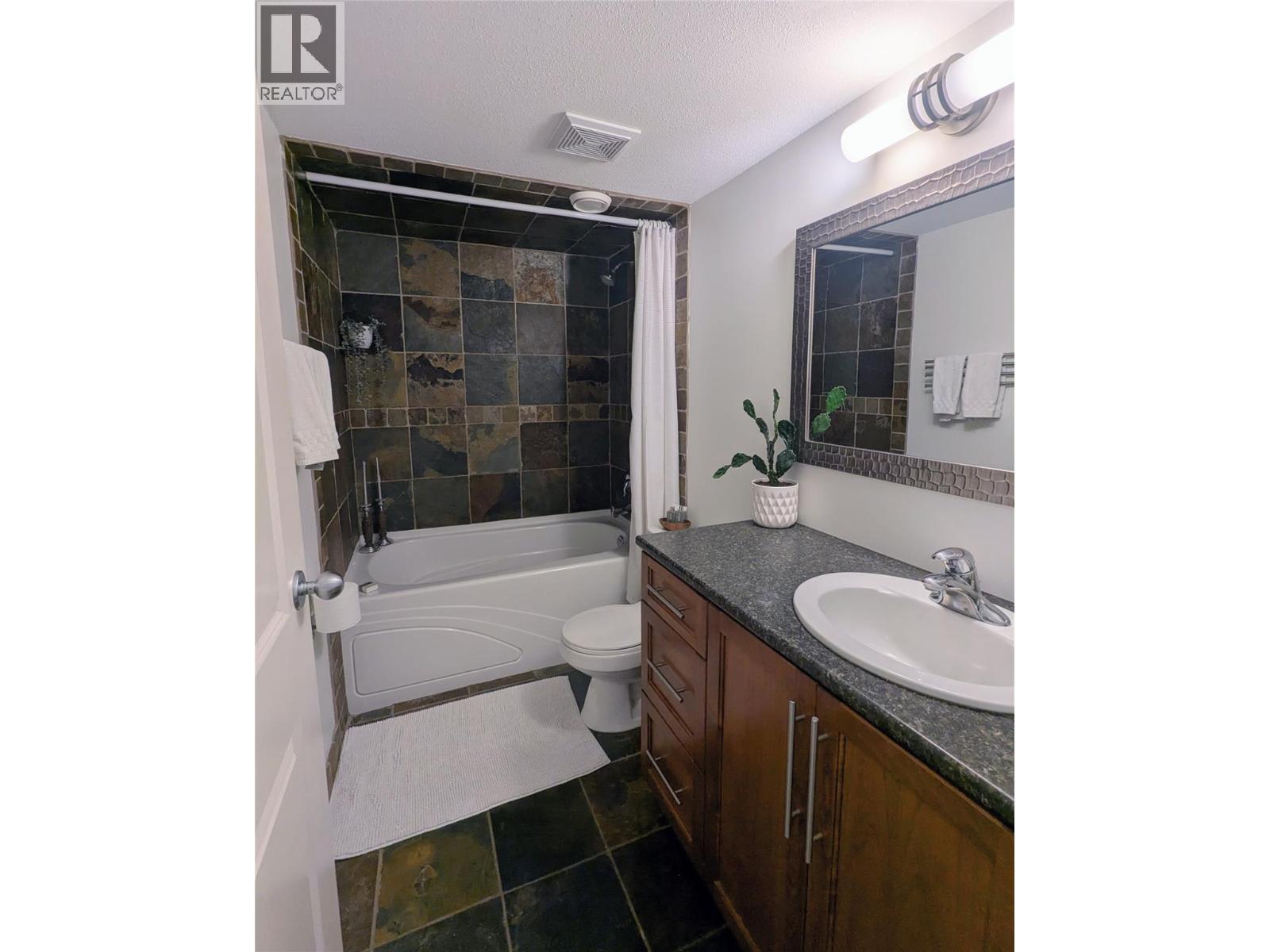  3266 Merlot Court, West Kelowna