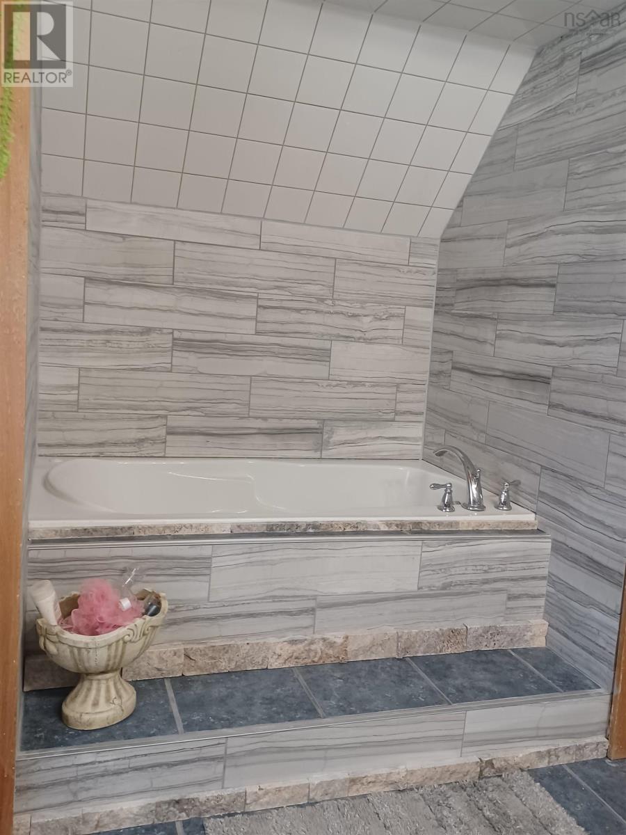 Property 30 of 49 of 187 Highway 302