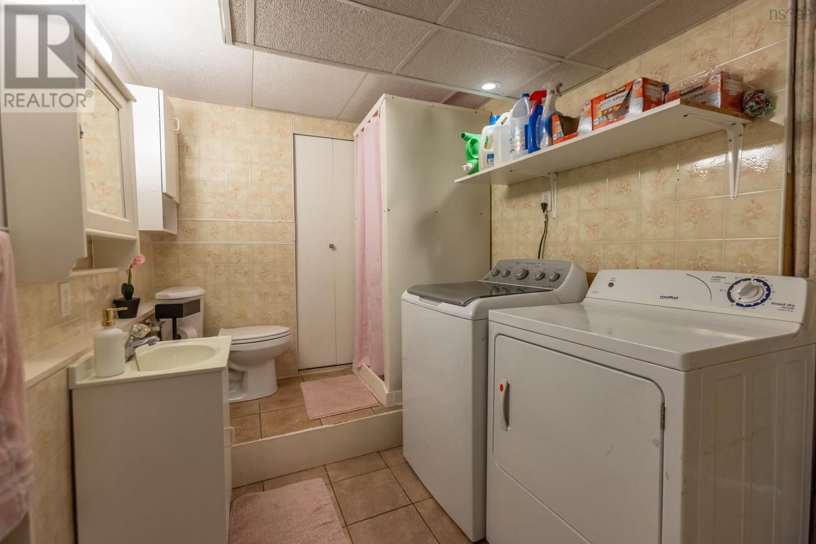 Property 36 of 48 of 3 Gilroy Street