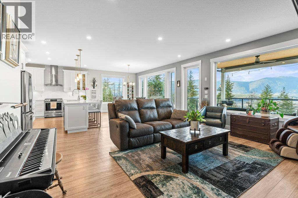 1021 17 Avenue SE, Salmon Arm