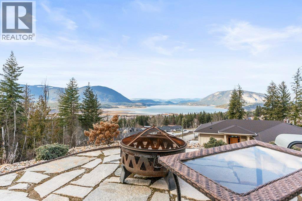 1021 17 Avenue SE, Salmon Arm