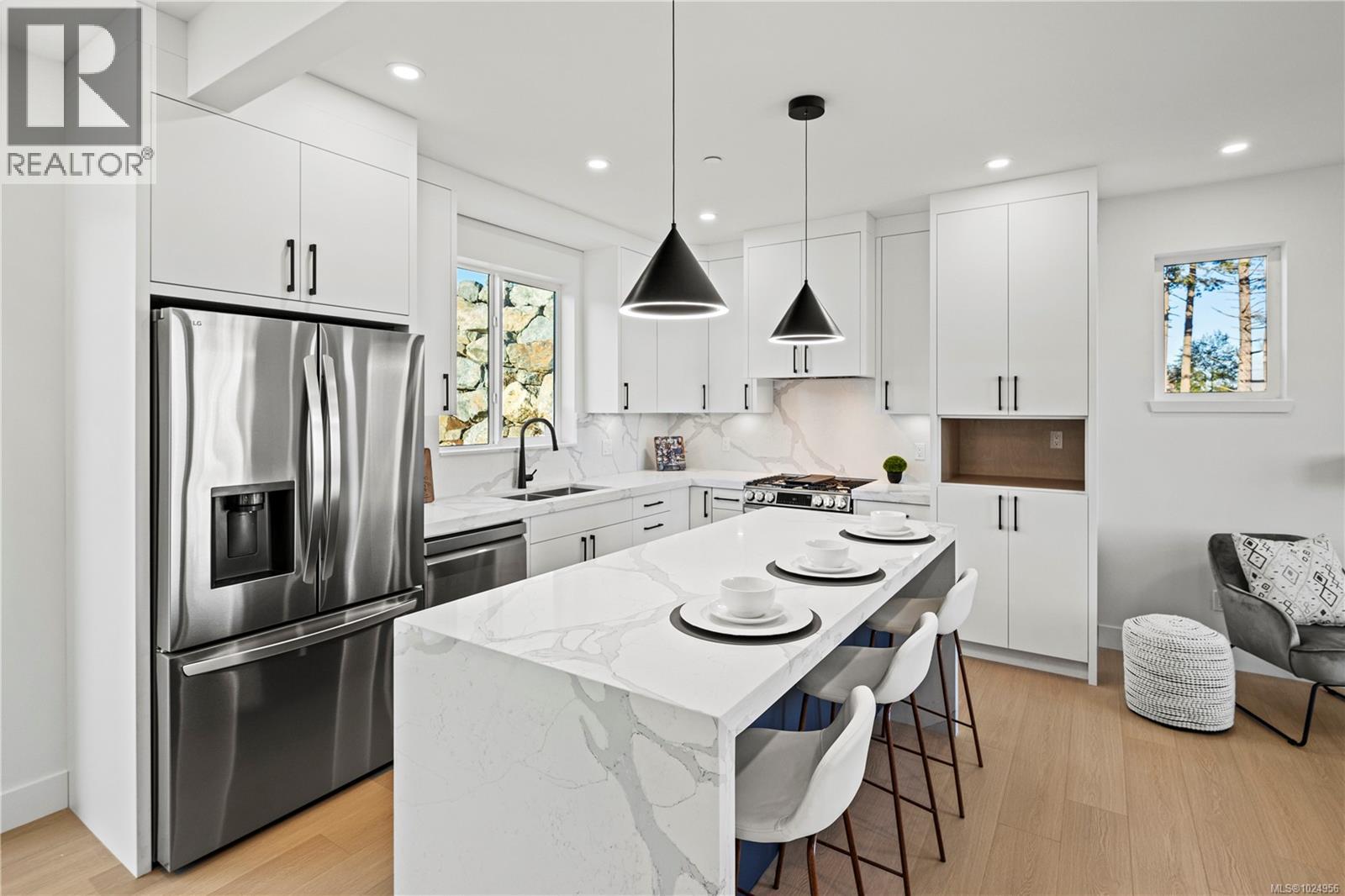 2310 Hudson Terr, Sooke