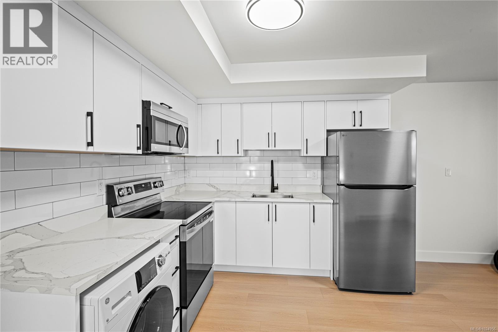 2310 Hudson Terr, Sooke