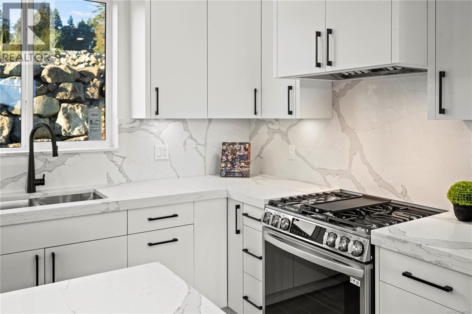 2310 Hudson Terr, Sooke