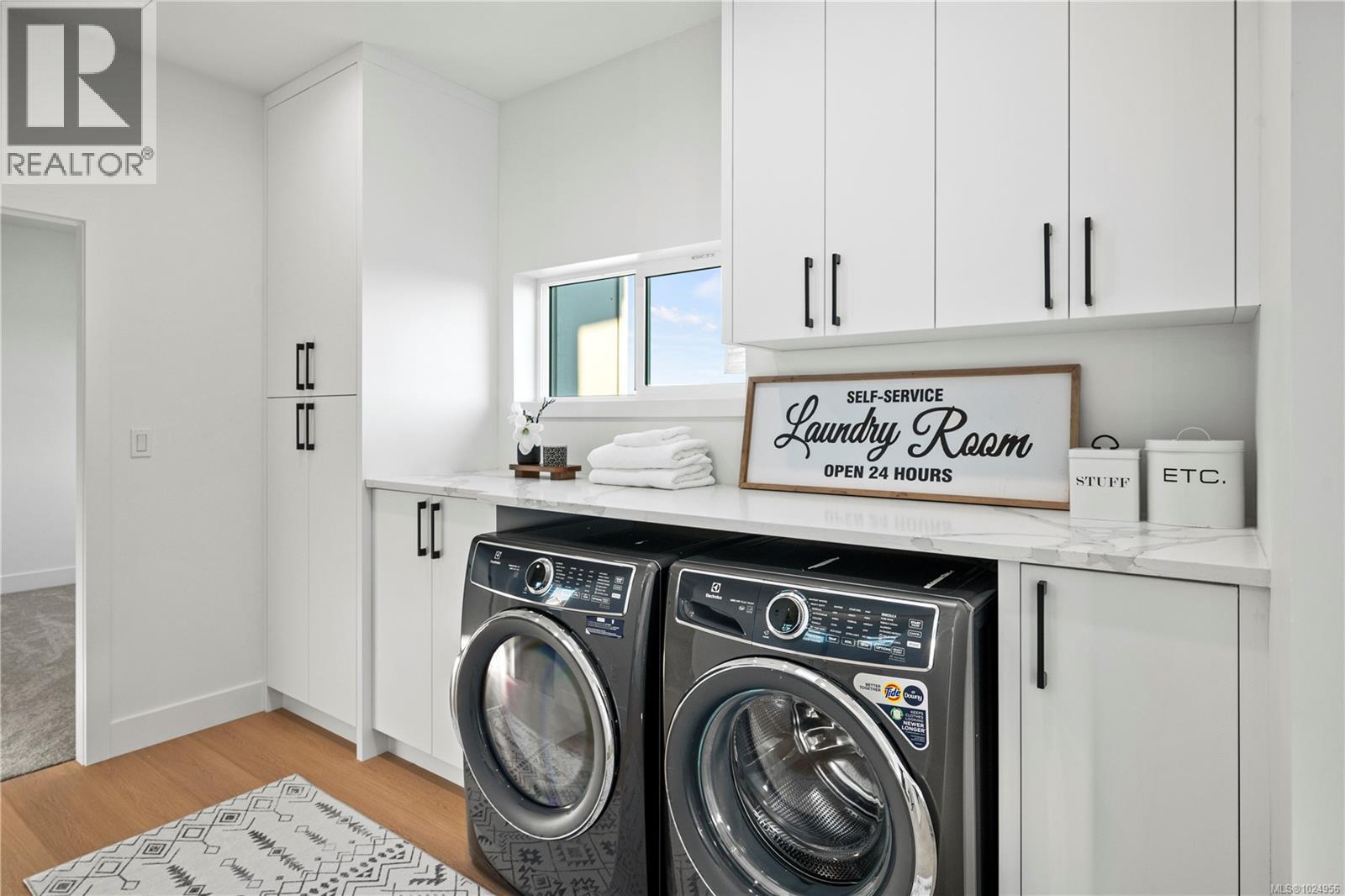 2310 Hudson Terr, Sooke