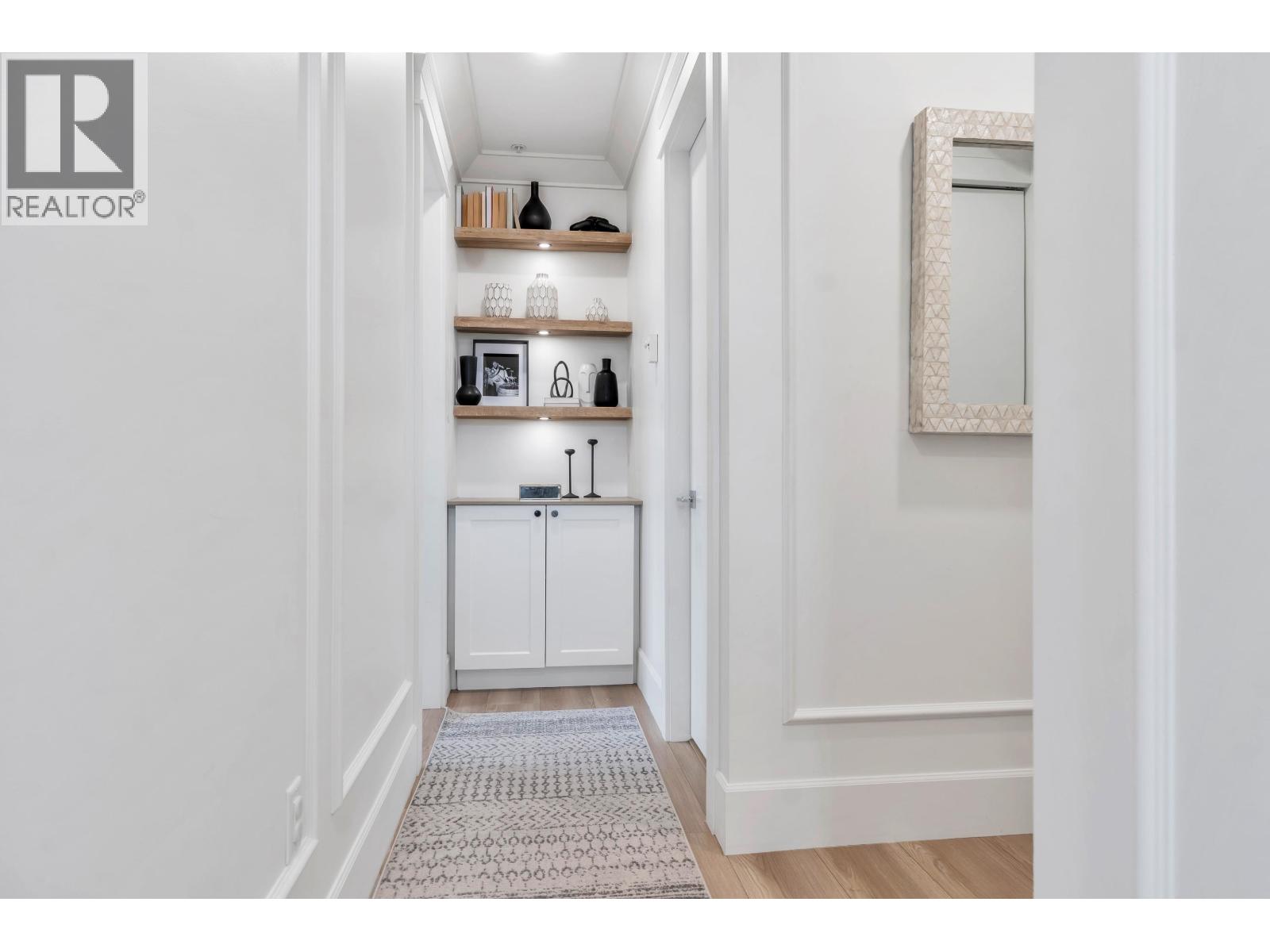 #301-1118 55 Street, Delta