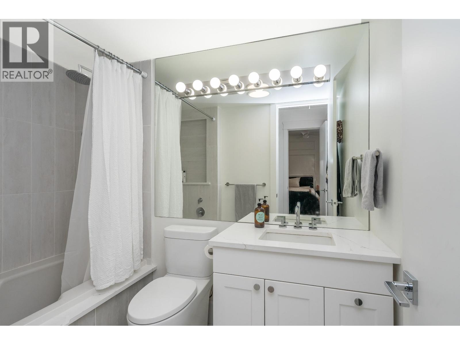 #301-1118 55 Street, Delta