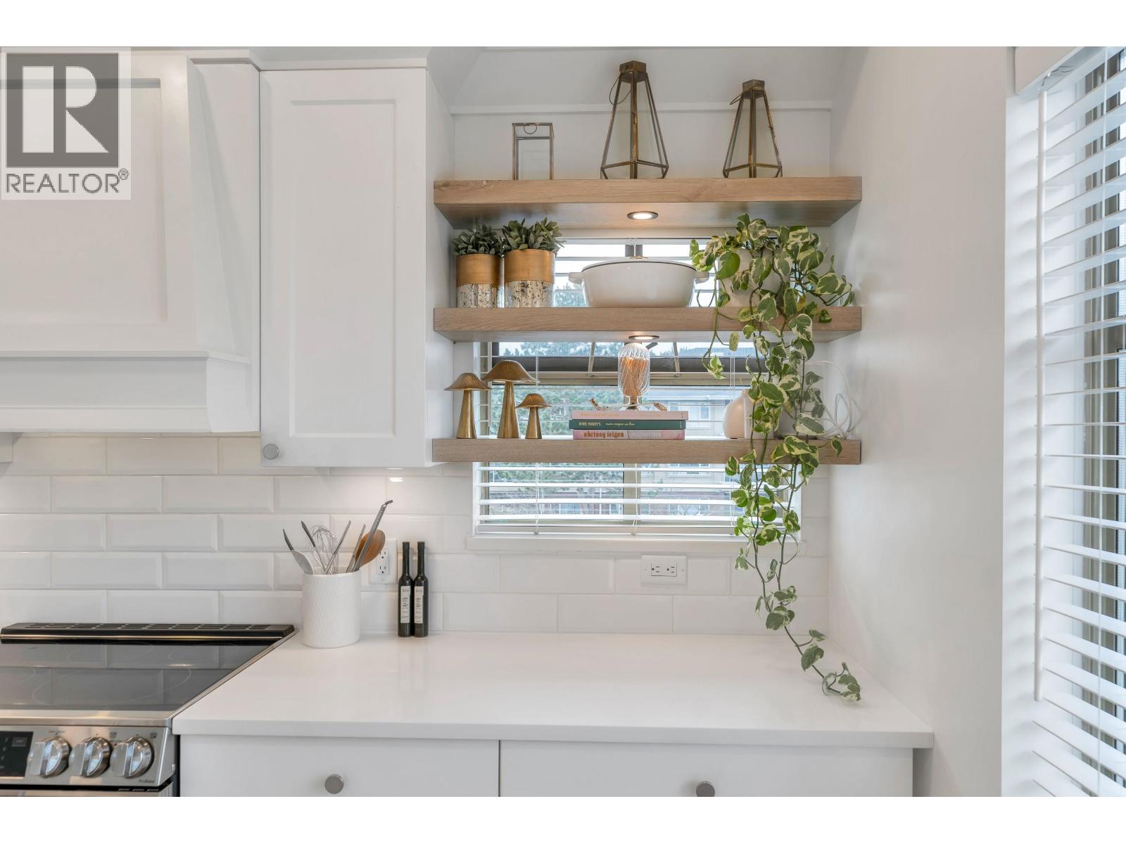 #301-1118 55 Street, Delta