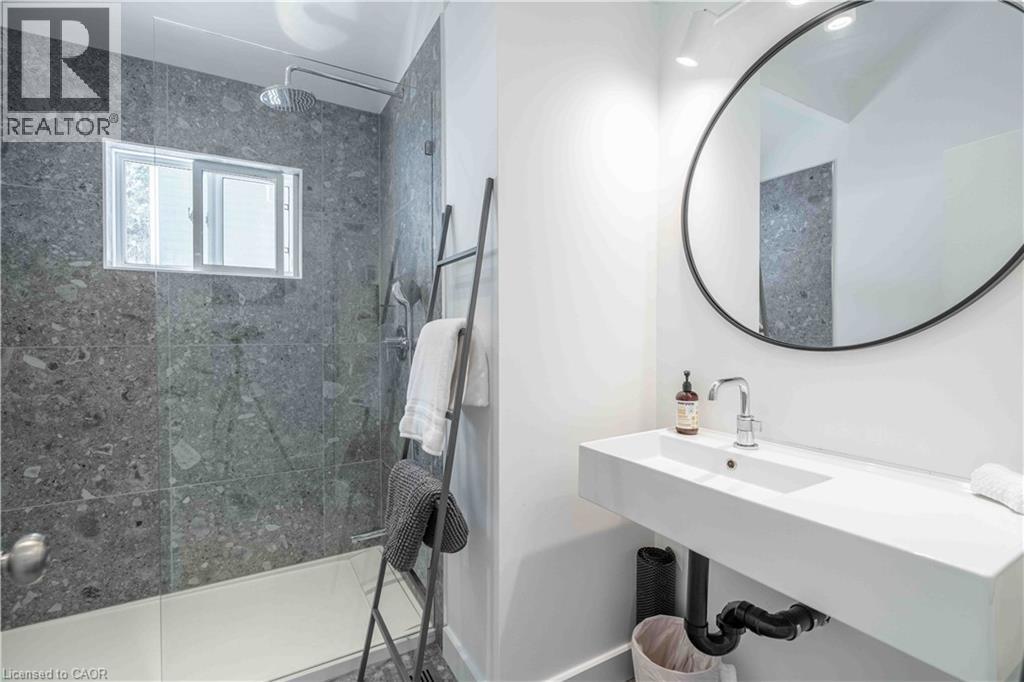 1056 INAWENDAWIN Road - 30