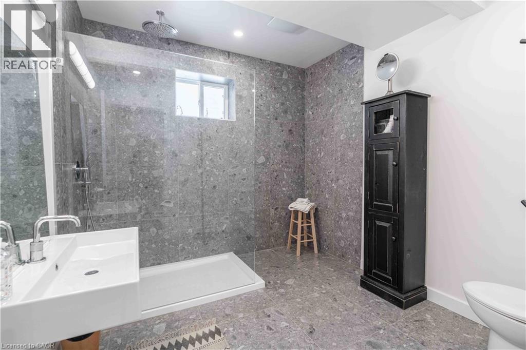 1056 INAWENDAWIN Road - 39