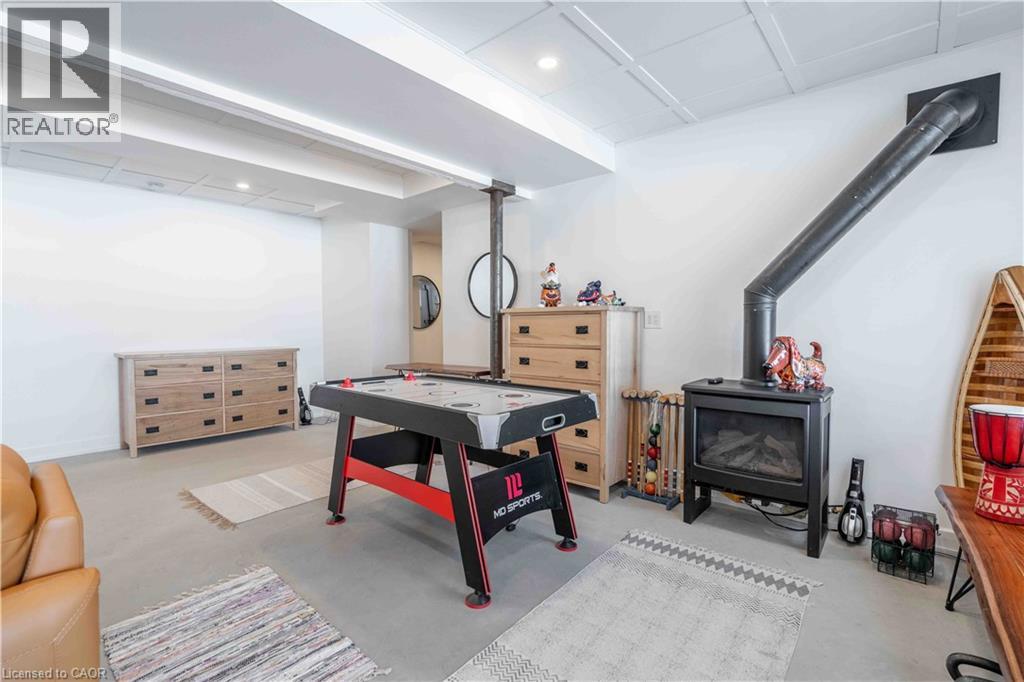 1056 INAWENDAWIN Road - 36
