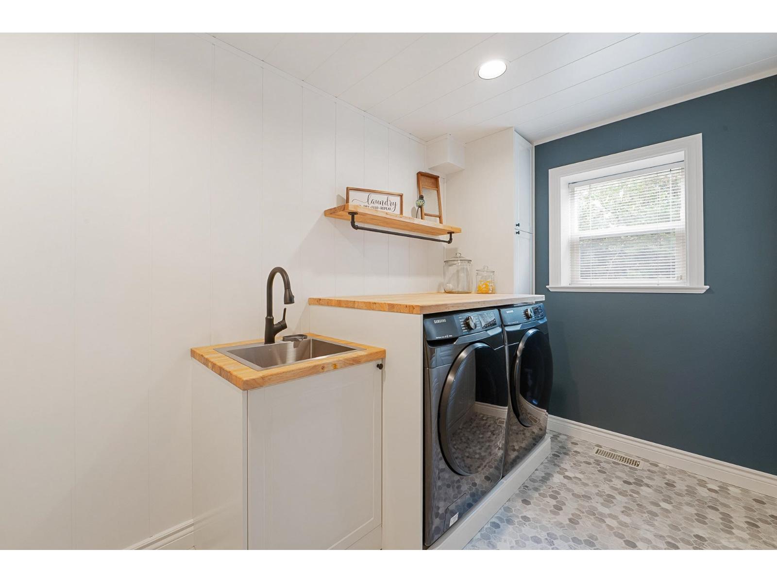 2107 ESSEX DRIVE, Abbotsford