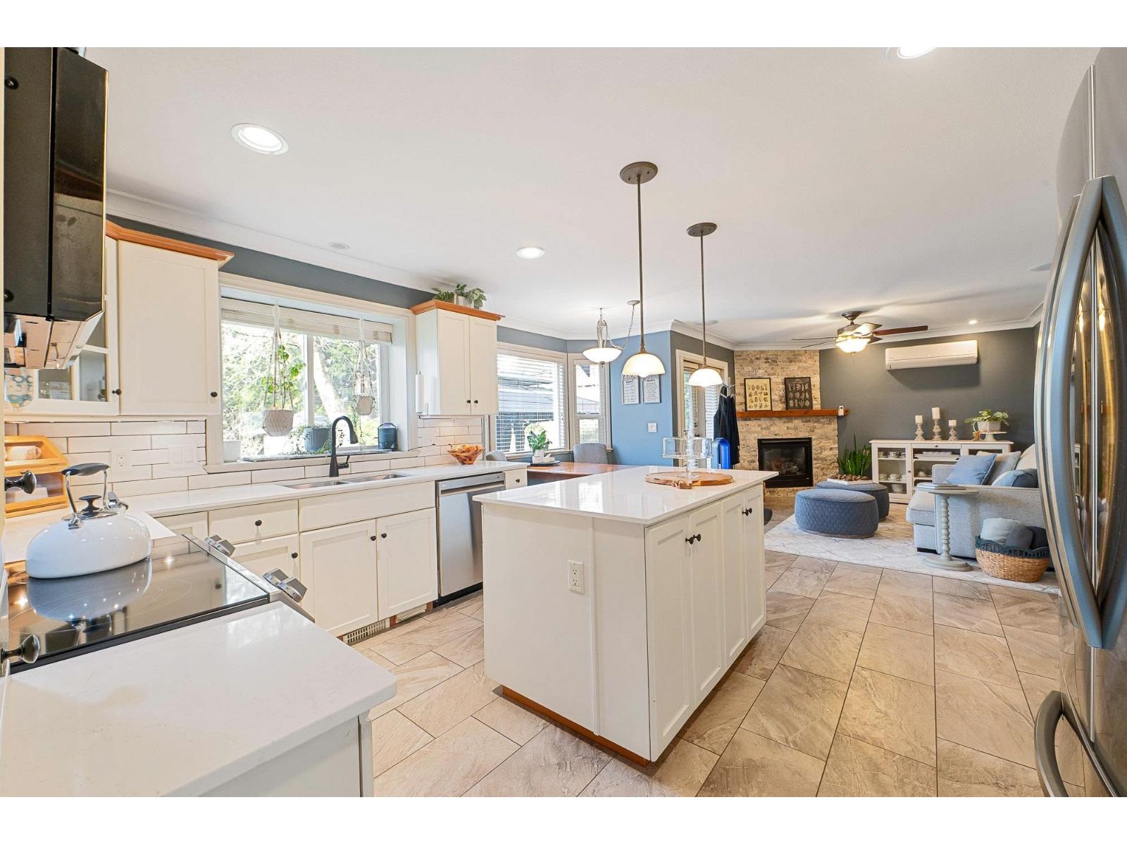 2107 ESSEX DRIVE, Abbotsford