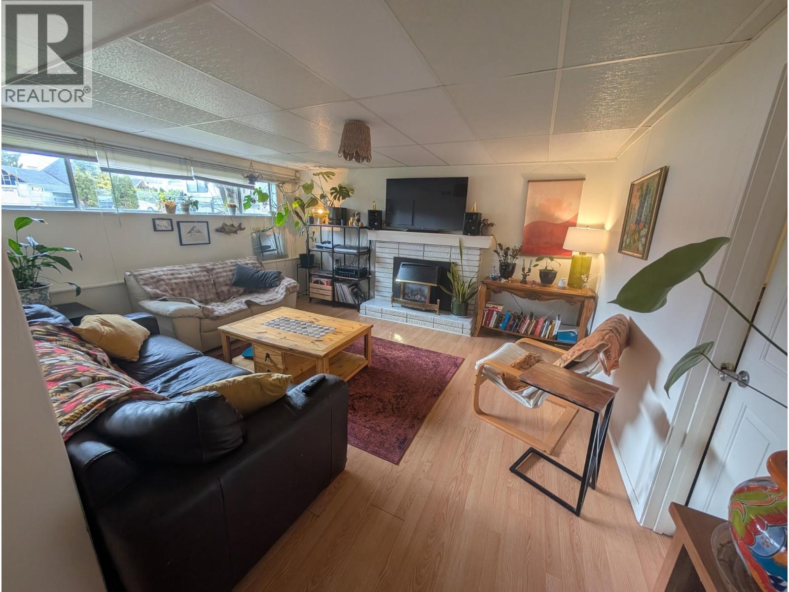 B 2246 FRASER, Port Coquitlam