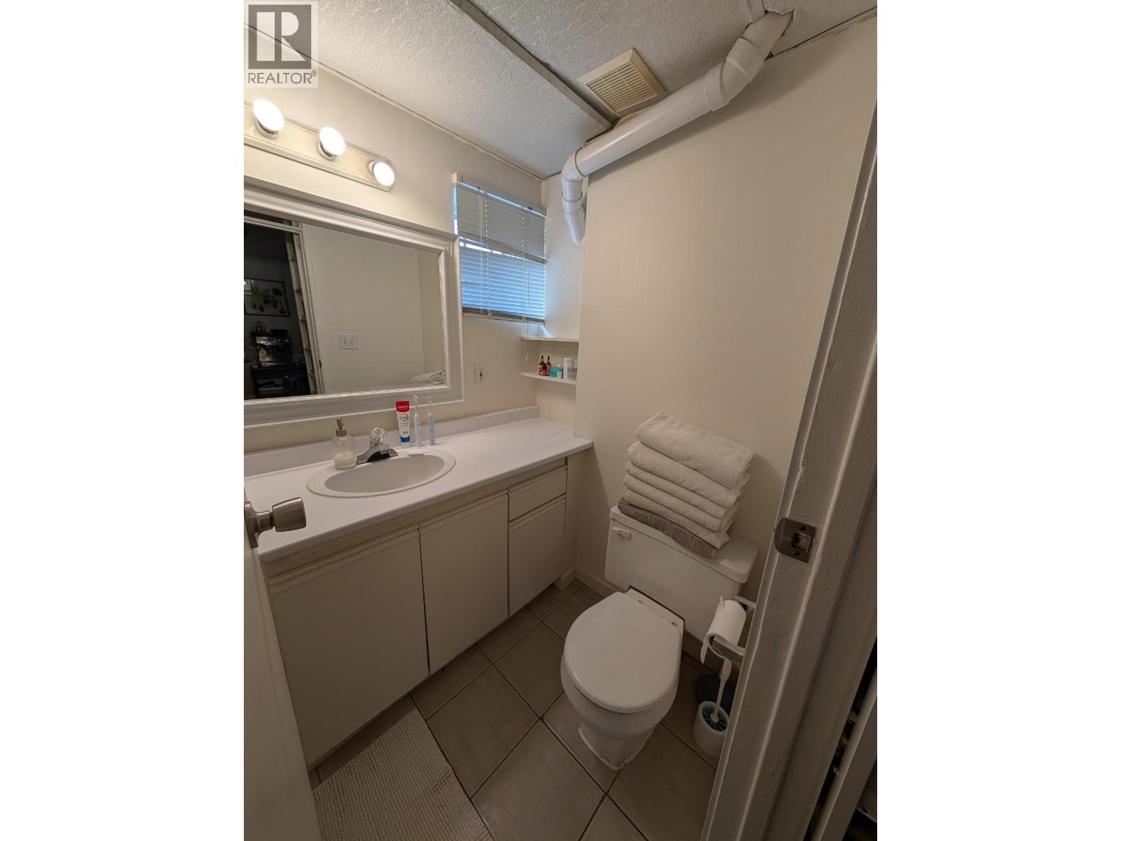 B 2246 FRASER, Port Coquitlam