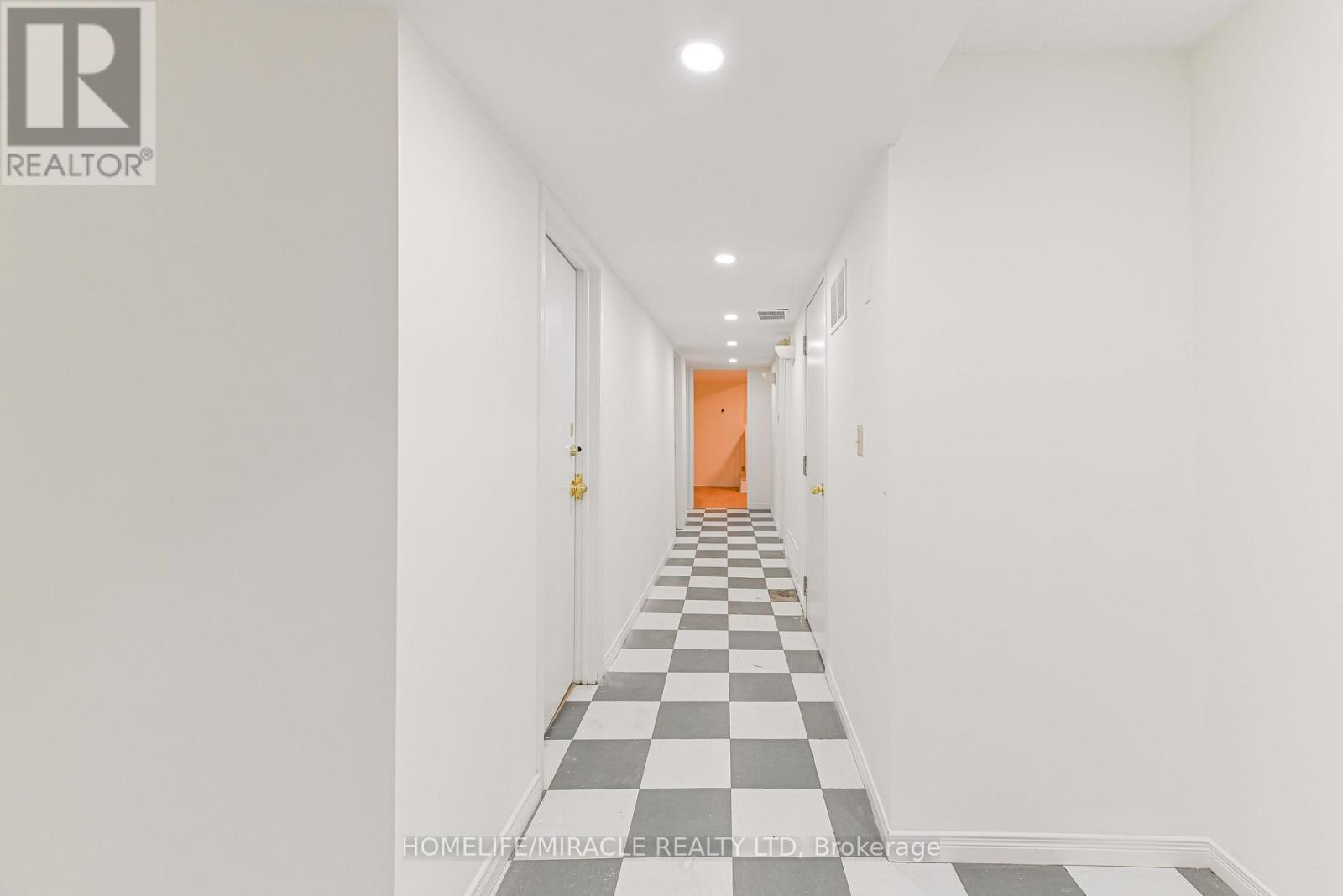 40 BLAIR CRESCENT - 18
