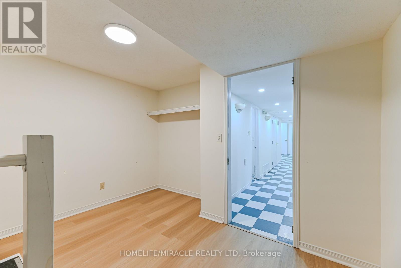 40 BLAIR CRESCENT - 19