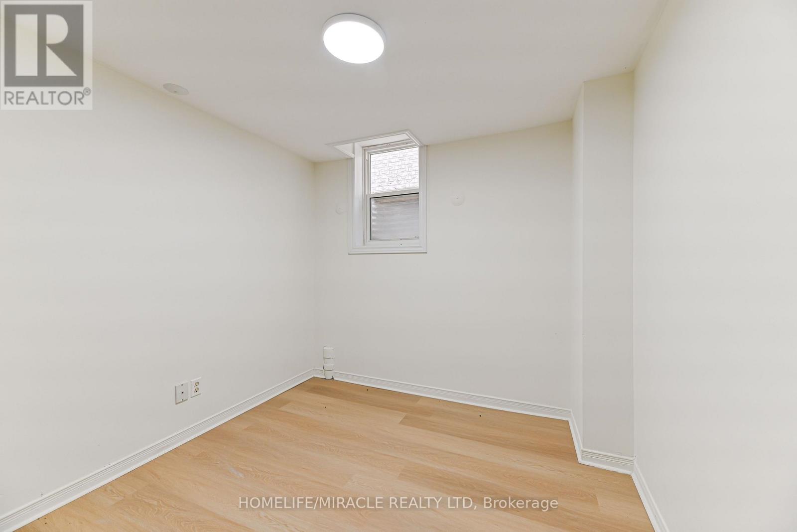 40 BLAIR CRESCENT - 22