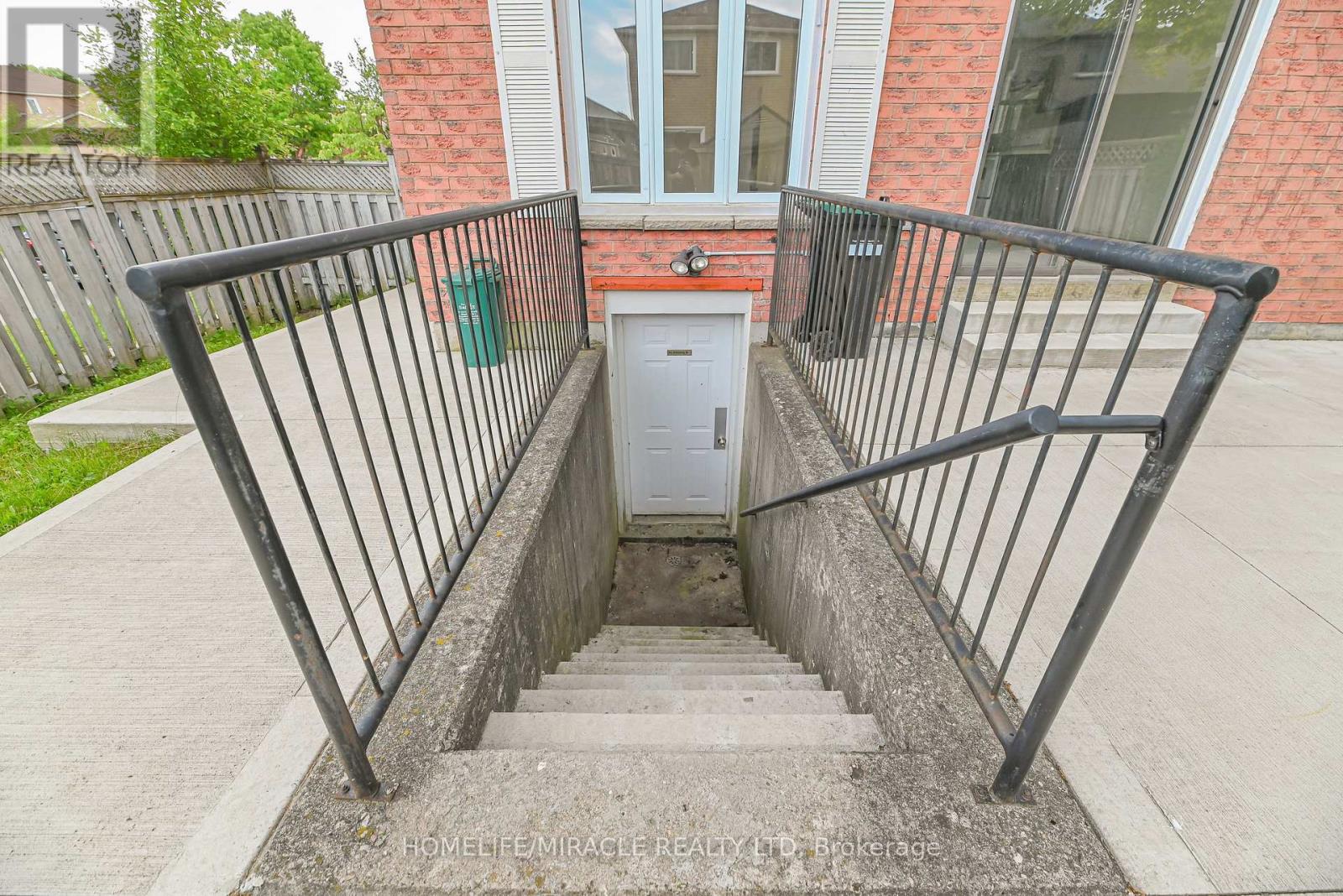 40 BLAIR CRESCENT - 25