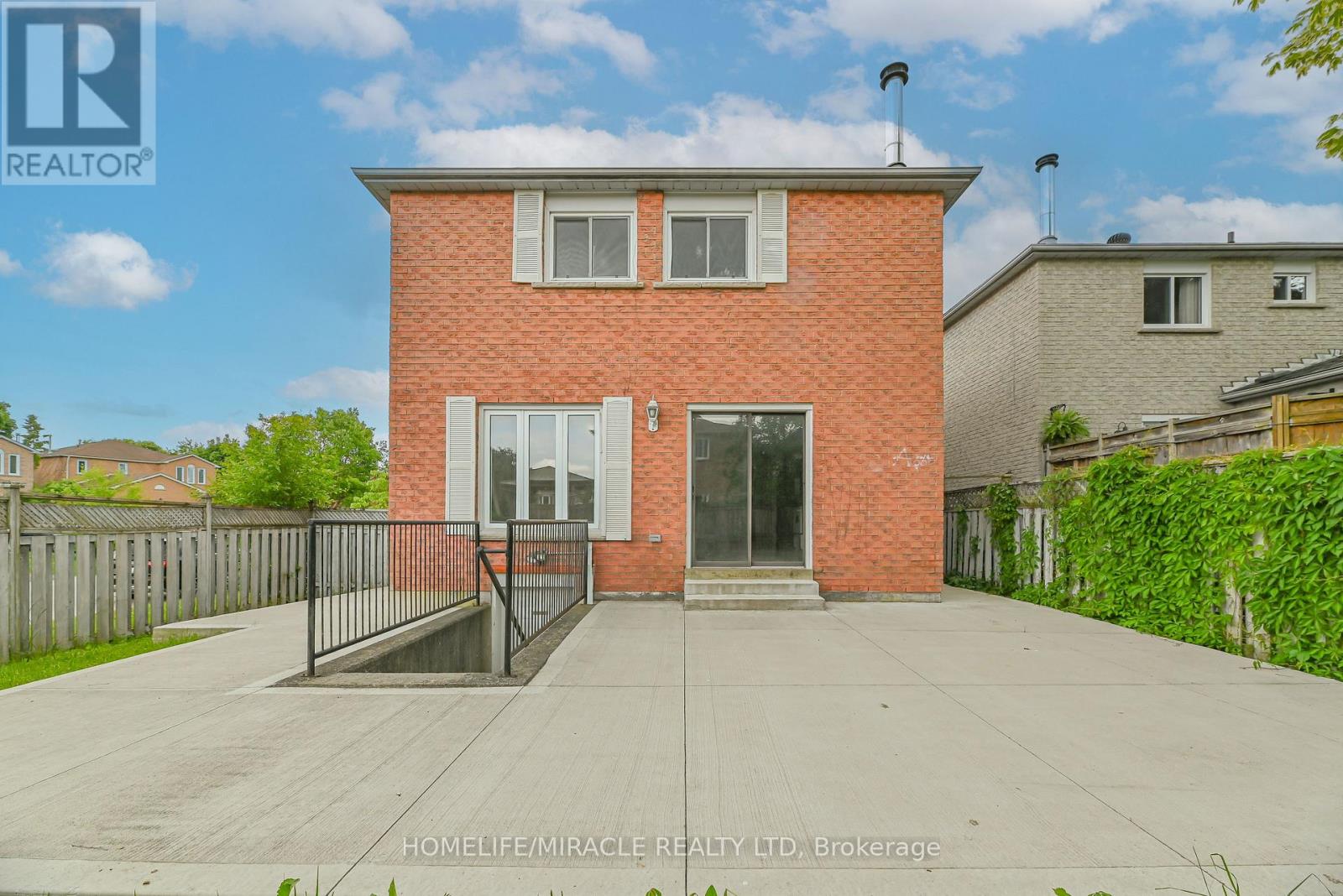 40 BLAIR CRESCENT - 26