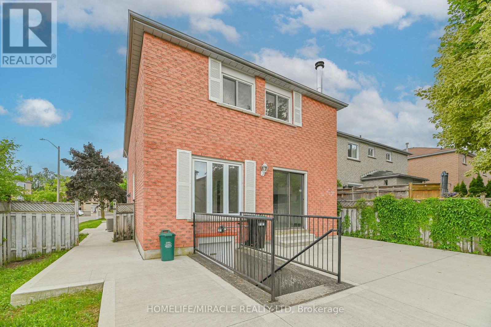 40 BLAIR CRESCENT - 27