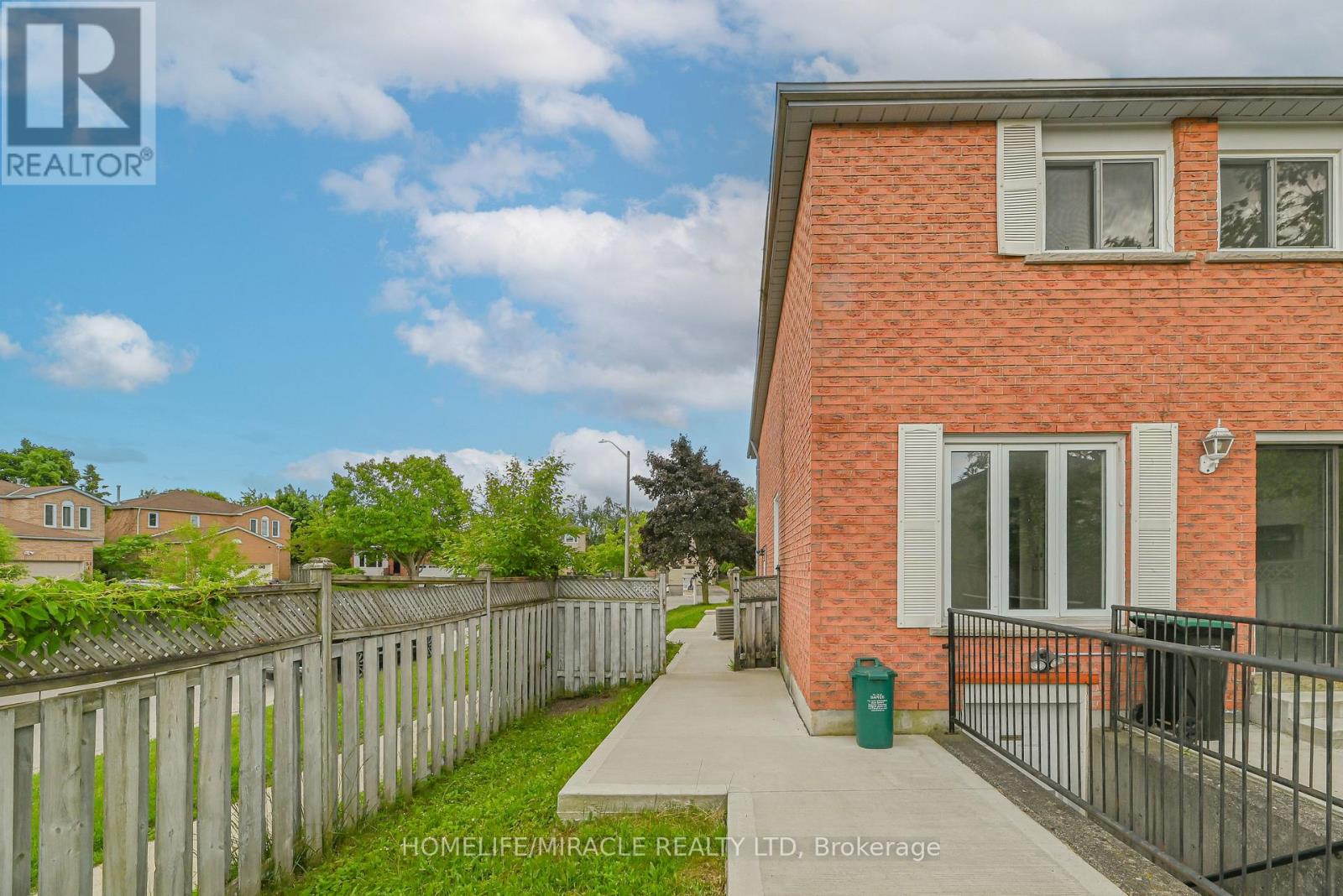 40 BLAIR CRESCENT - 28