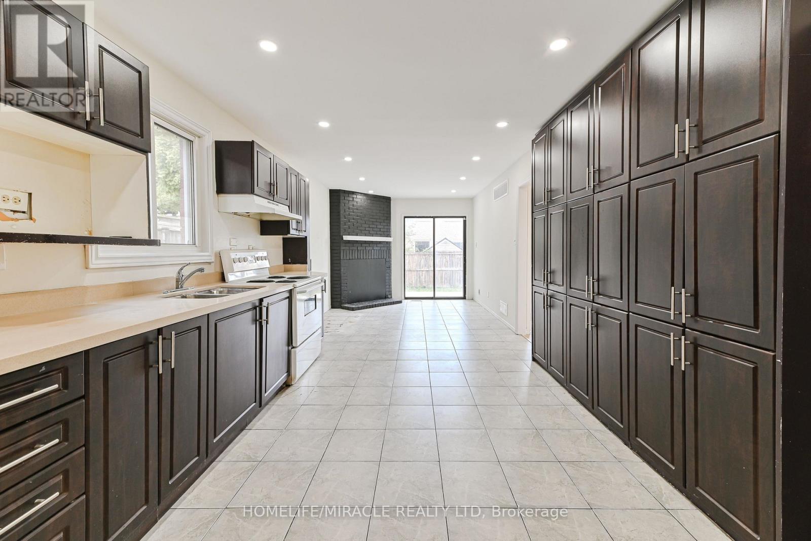 40 BLAIR CRESCENT - 6