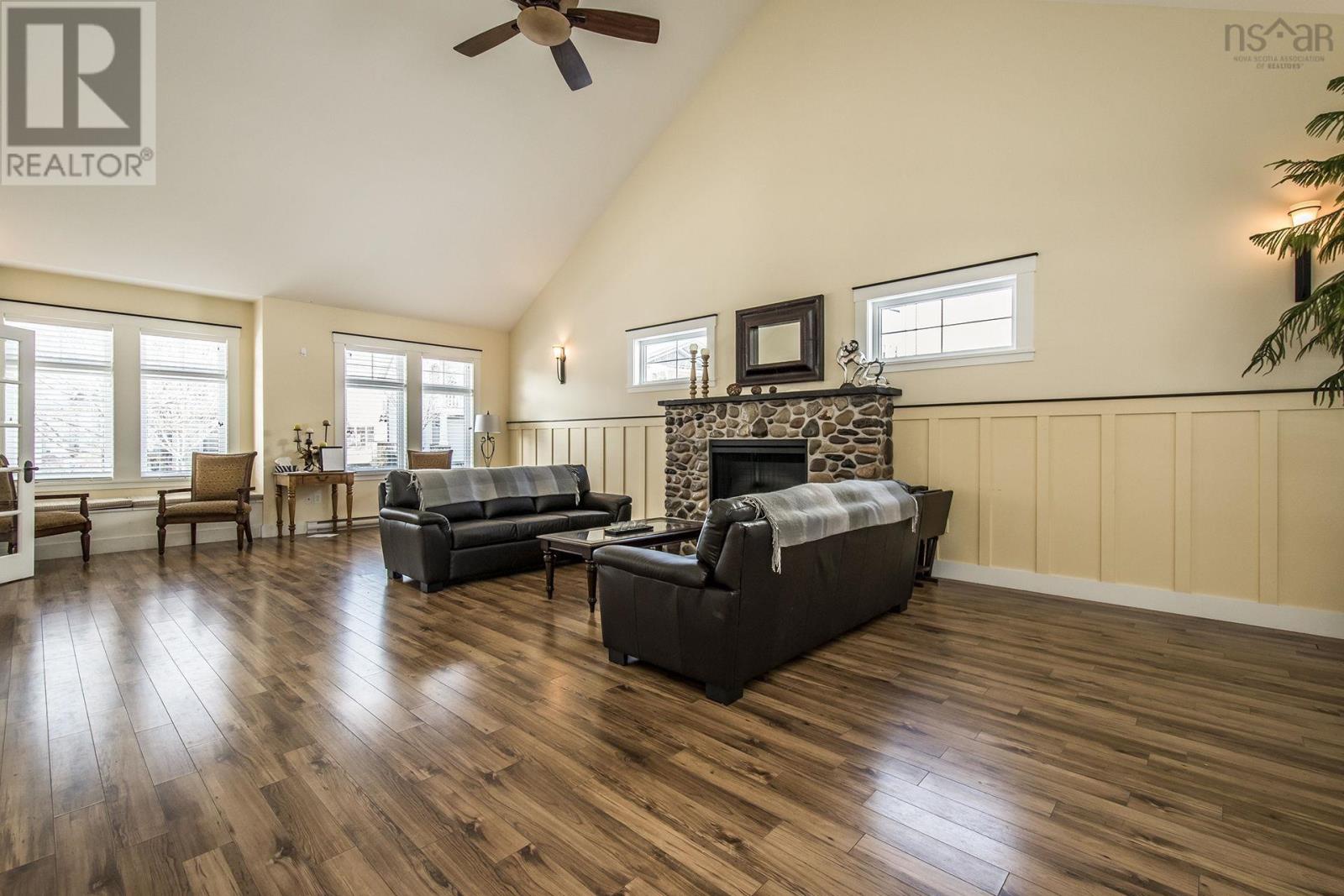 Property 38 of 49 of 17 Candytuft Close