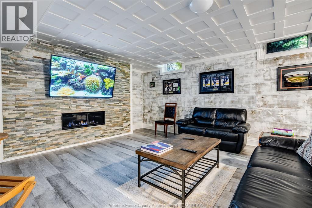 35 Augusta DRIVE - 26