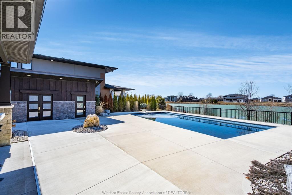 35 Augusta DRIVE - 32
