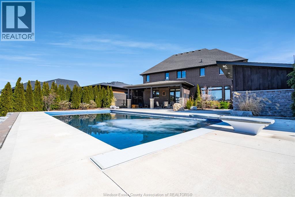 35 Augusta DRIVE - 36