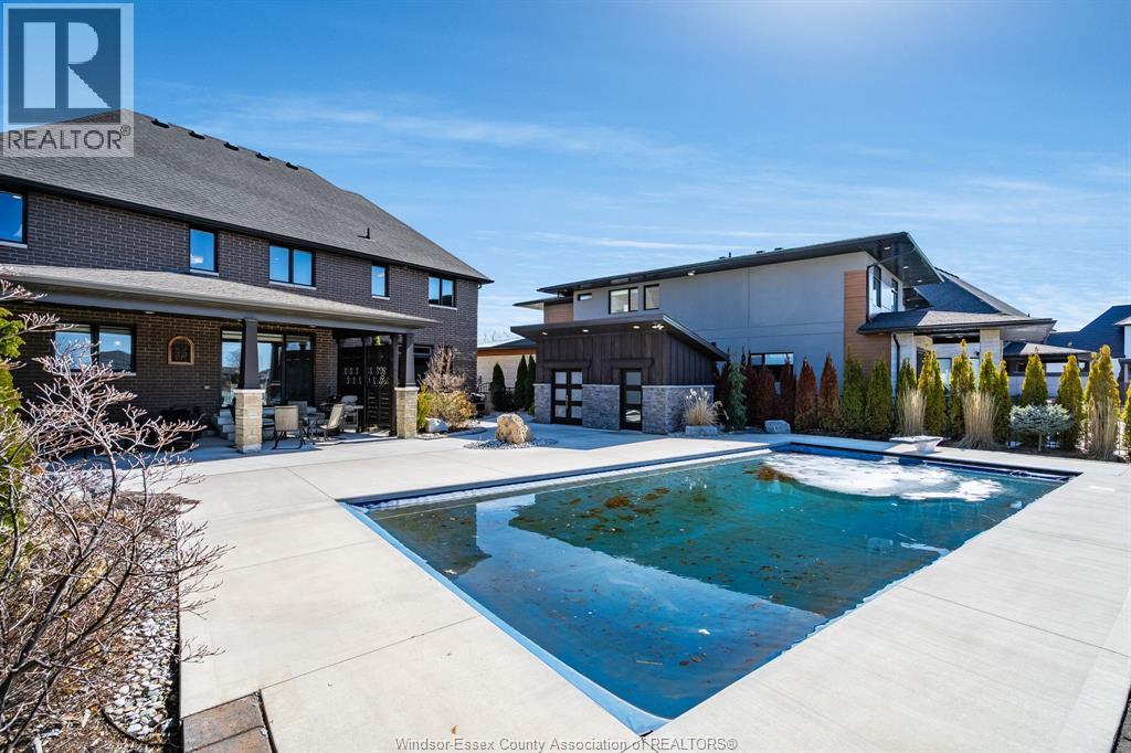 35 Augusta DRIVE - 37