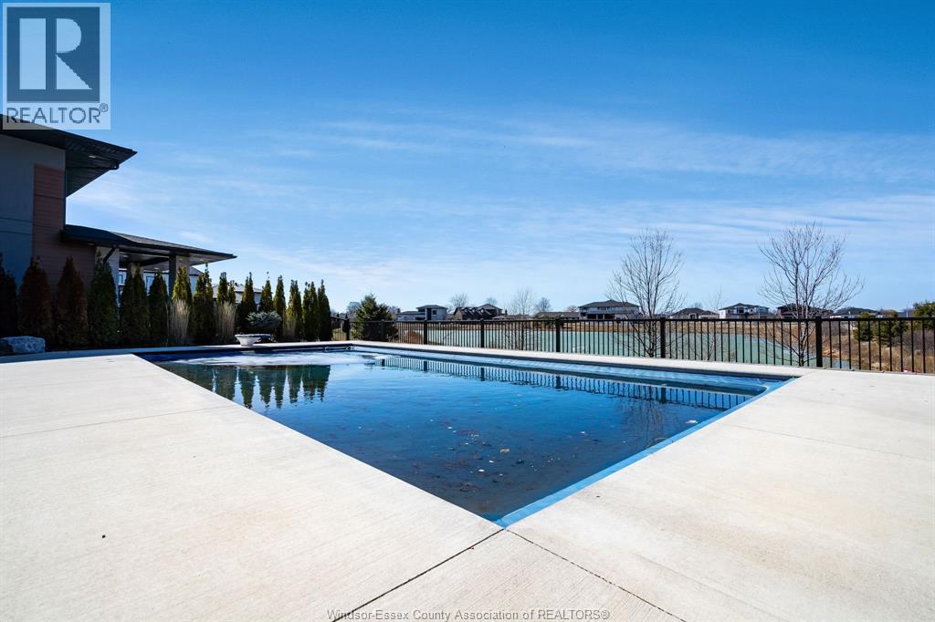 35 Augusta DRIVE - 38