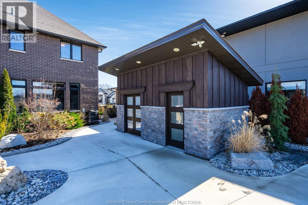 35 Augusta DRIVE - 39