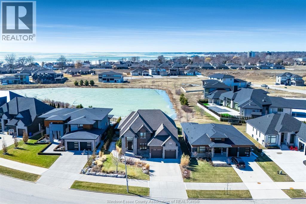 35 Augusta DRIVE - 43