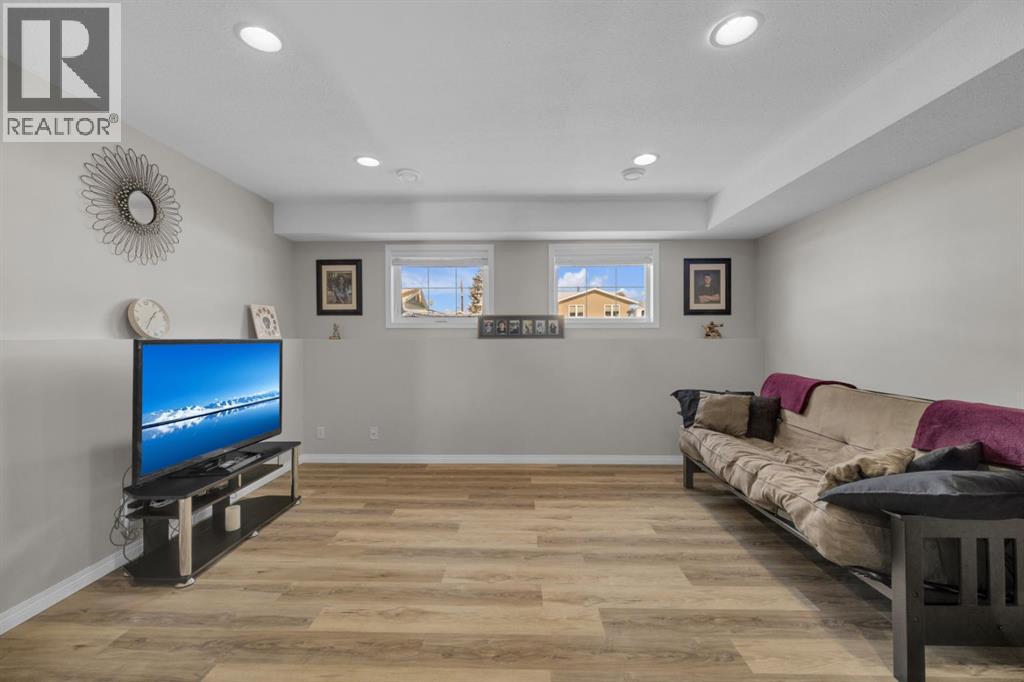 3807 50 Avenue, Ponoka