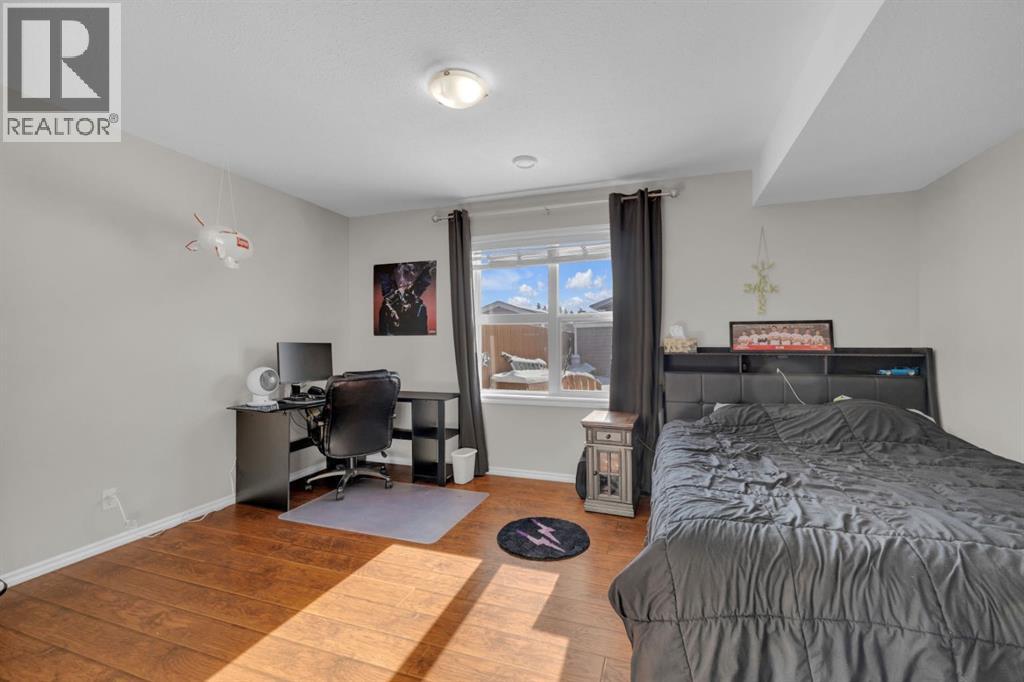 3807 50 Avenue, Ponoka