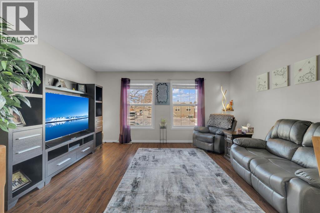 3807 50 Avenue, Ponoka