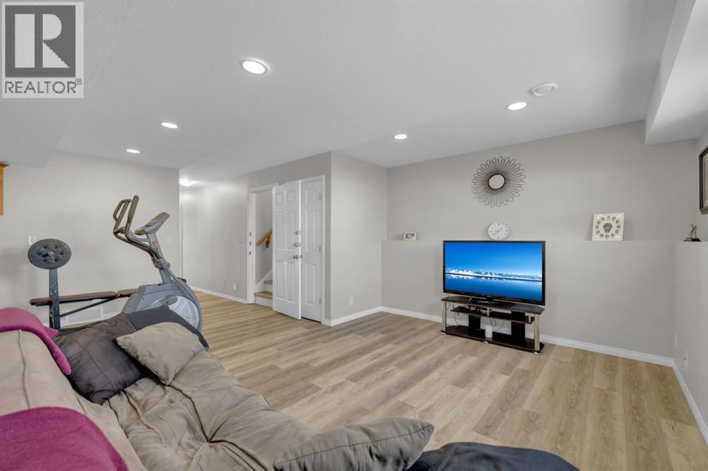 3807 50 Avenue, Ponoka