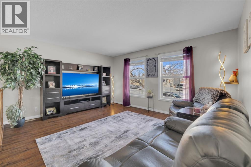 3807 50 Avenue, Ponoka