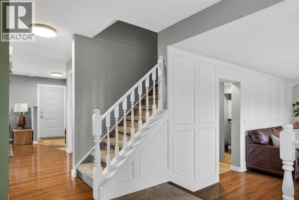 Single Family House for Sale in  Berkley Drive NW Beddington Heights Calgary 