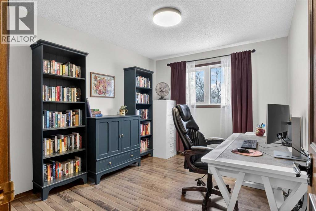 Single Family House for Sale in  Berkley Drive NW Beddington Heights Calgary 